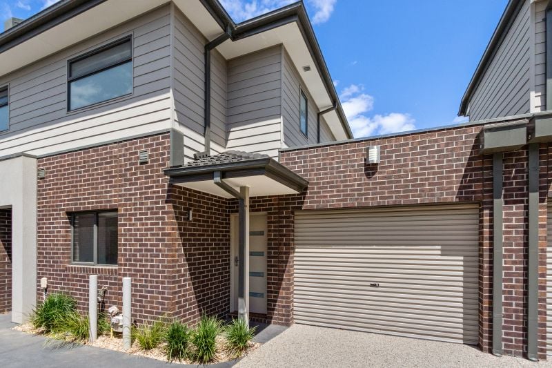 2/107 St Vigeons Road, Reservoir
