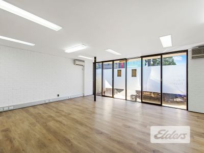 ADAPTABLE GROUND FLOOR OFFICE / RETAIL + 2 CAR PARKS!