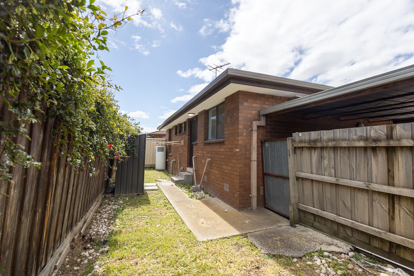 Neat Two-Bedroom Unit in Prime Lalor Location