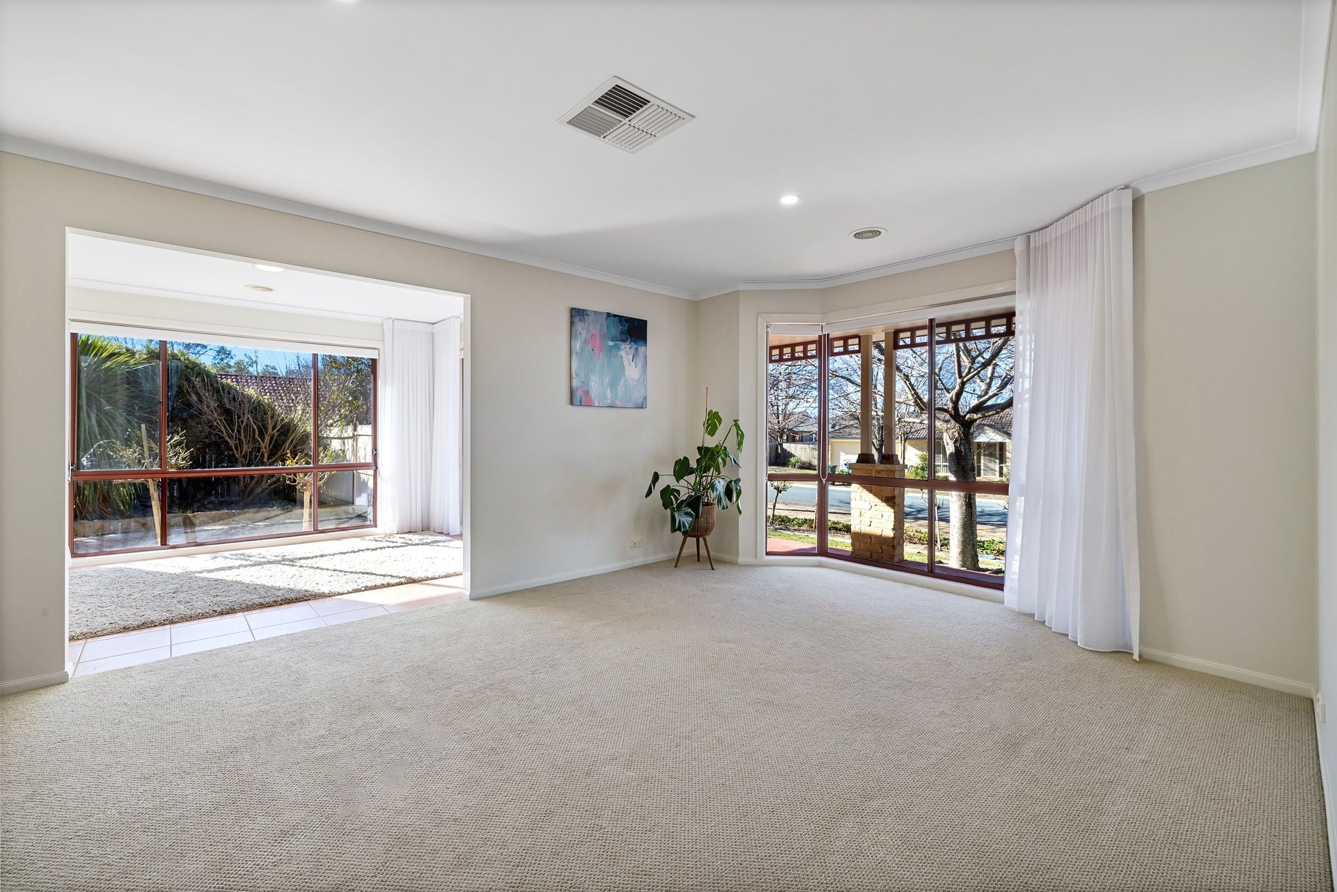10 Moondarra Street, Amaroo ACT, Amaroo - Thumbnail 2