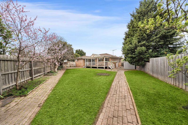 4 Moore Close, Mill Park