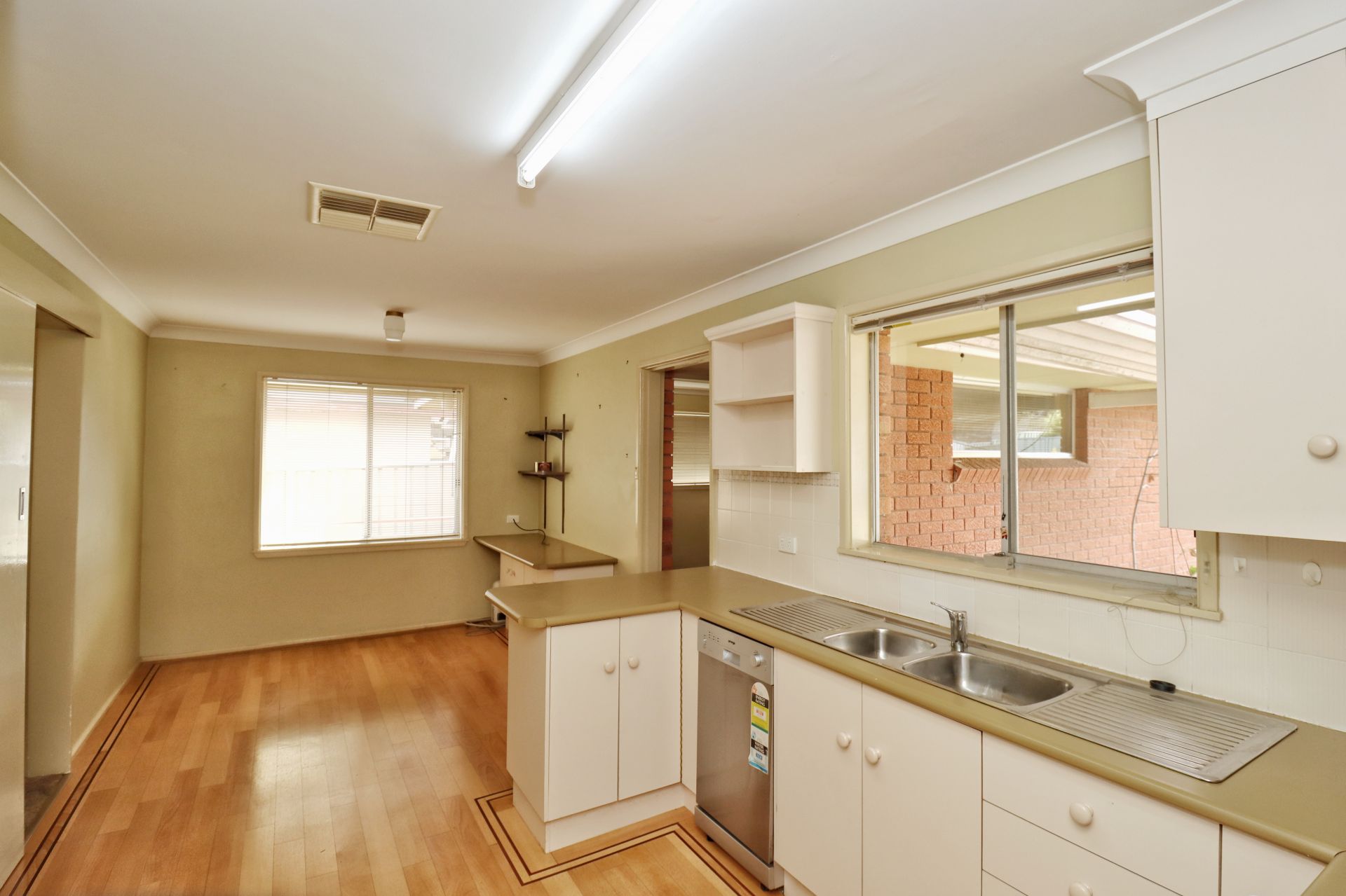 19 Newcombe Street, COWRA, Cowra - Thumbnail 7
