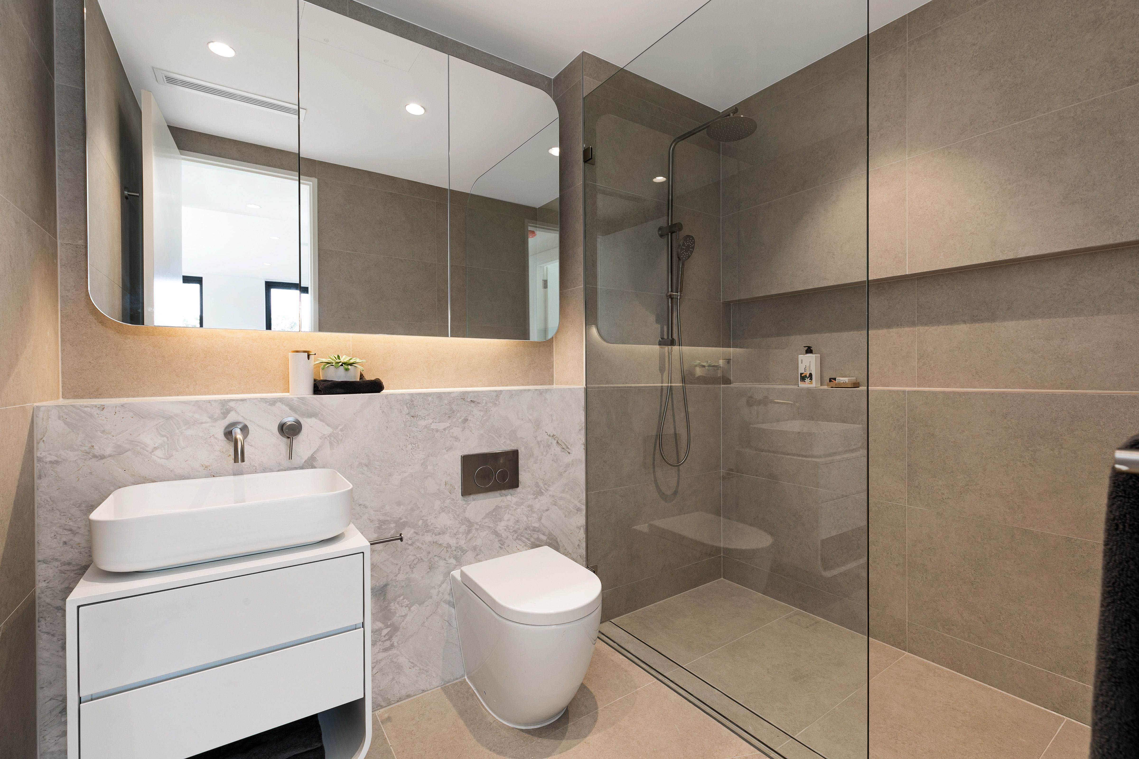 203/2a Wilbar Avenue CRONULLA 2230