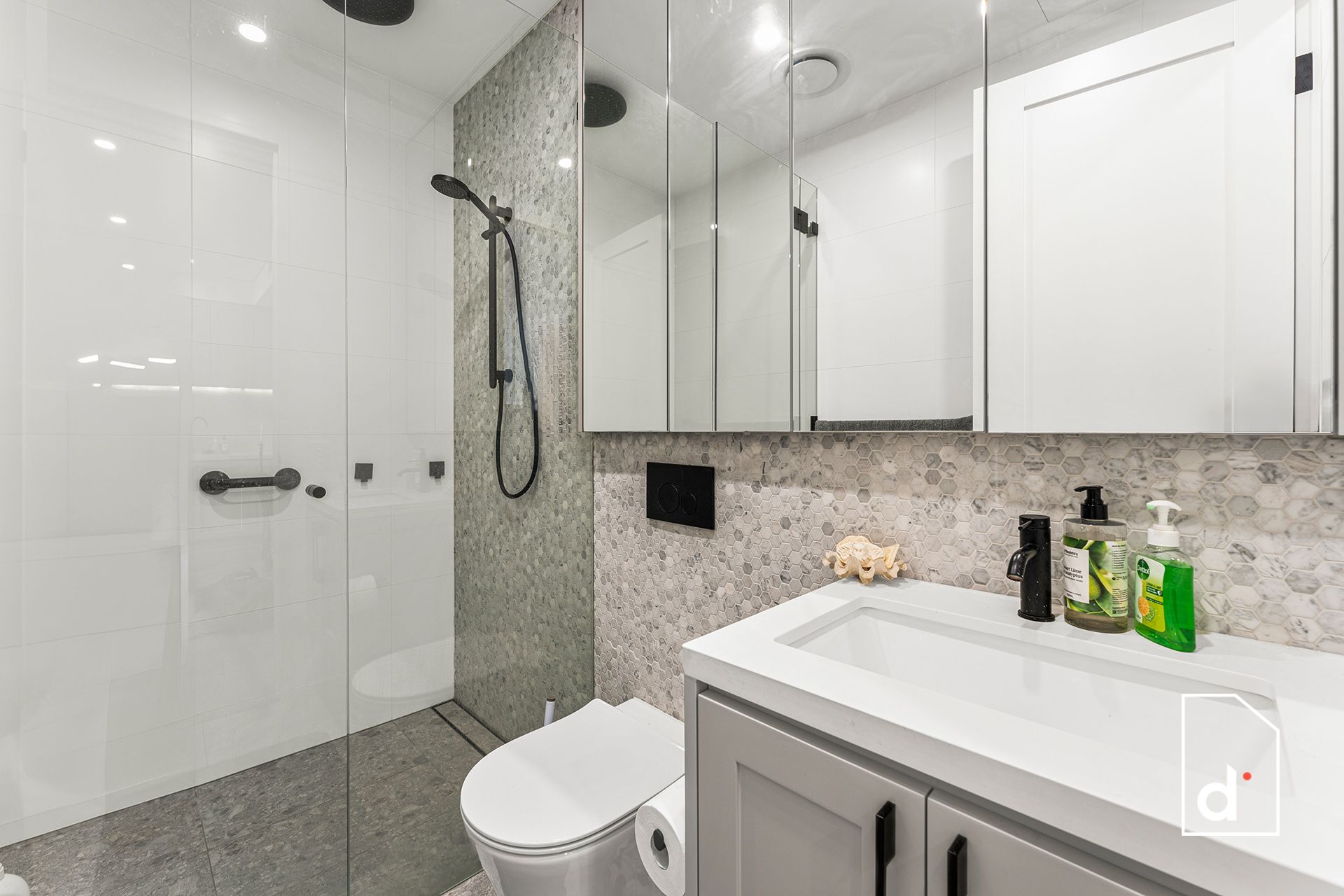 202/8 Railway Parade, Thirroul NSW