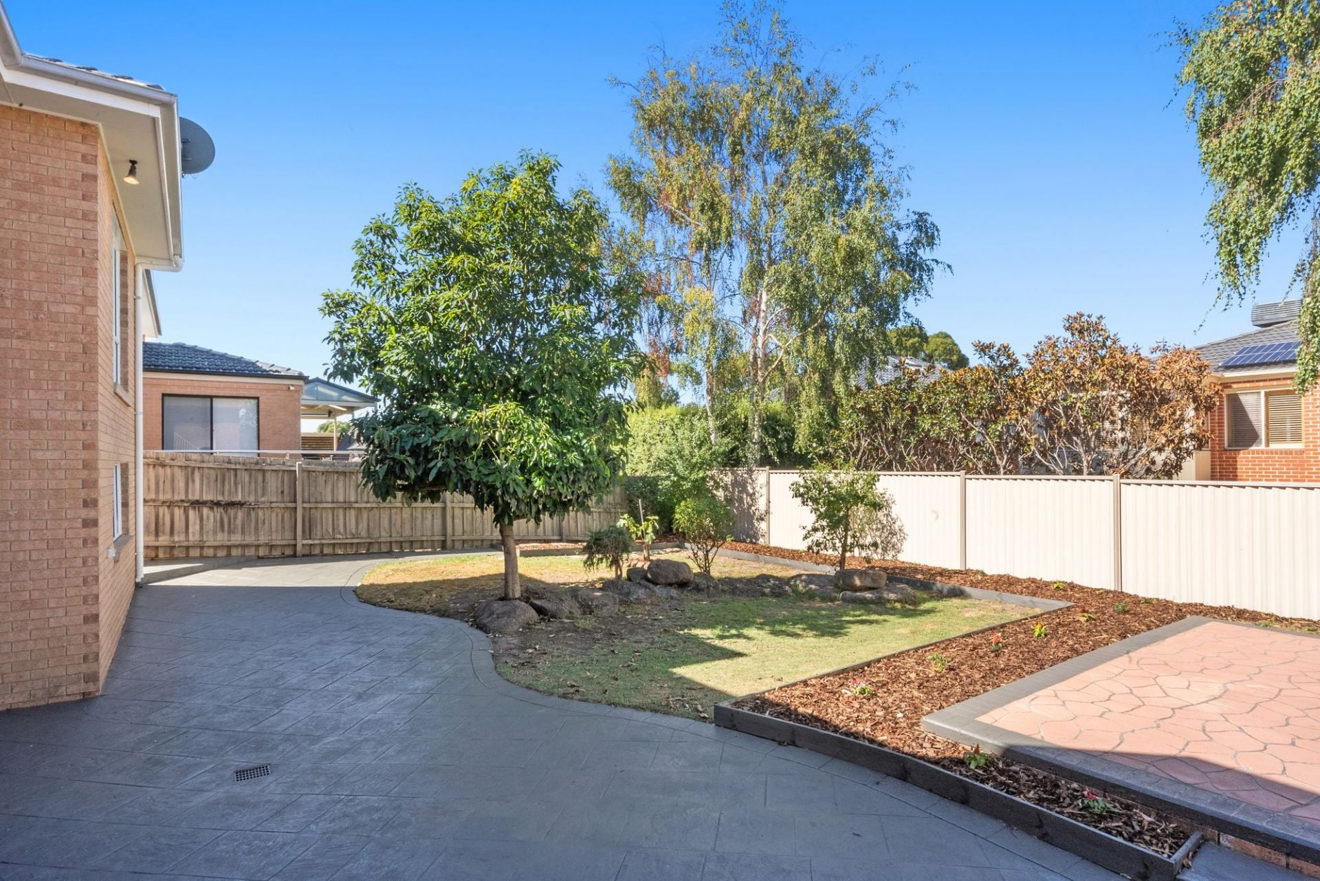 Family Scale Living in a Blue-Chip Mill Park Pocket