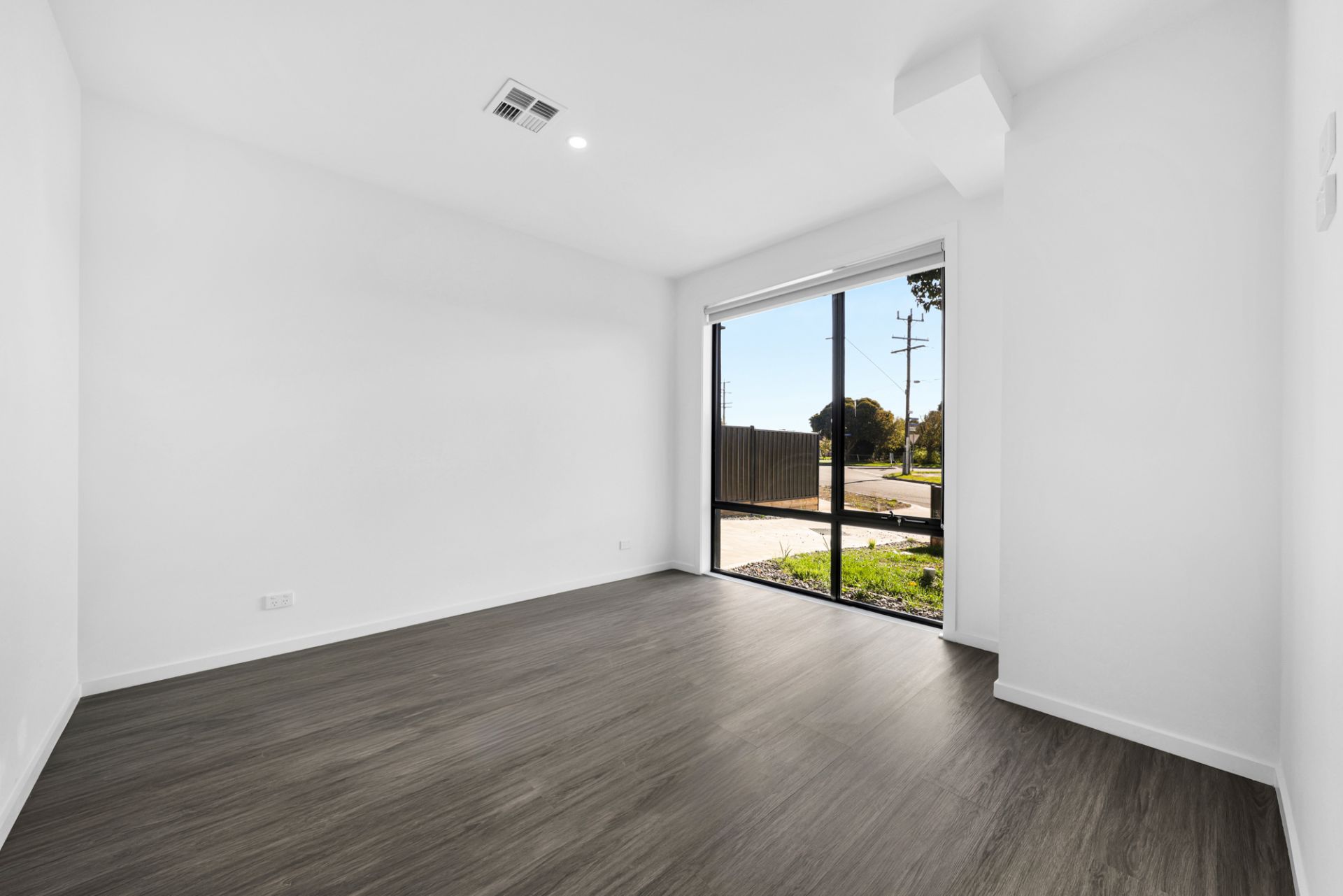 Freshly Built Comfort in Prime Lalor Location