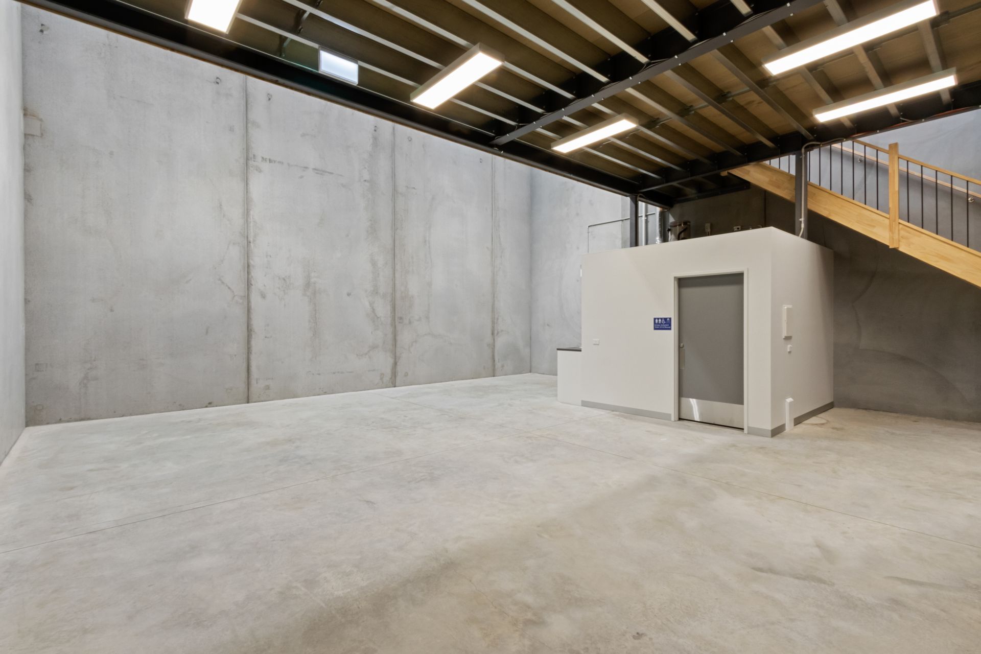OCCUPY OR INVEST:
Versatile Warehouse + Office – Move In Ready!