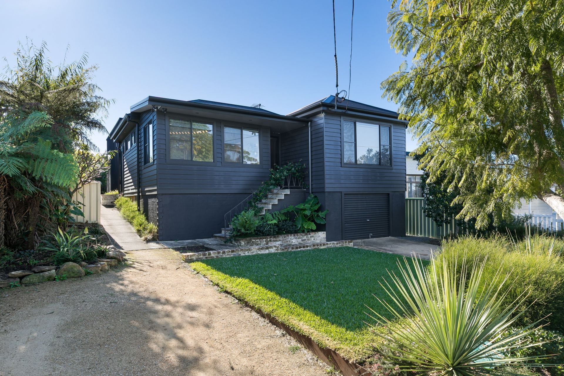 53 Eighth Avenue, Loftus