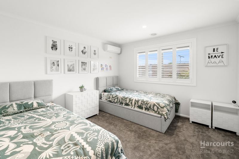 27 Great Barr Crescent, Caroline Springs