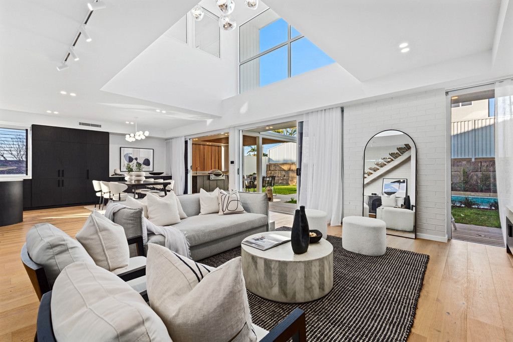 2 Cook Street, CARINGBAH SOUTH, Caringbah South - Thumbnail 2