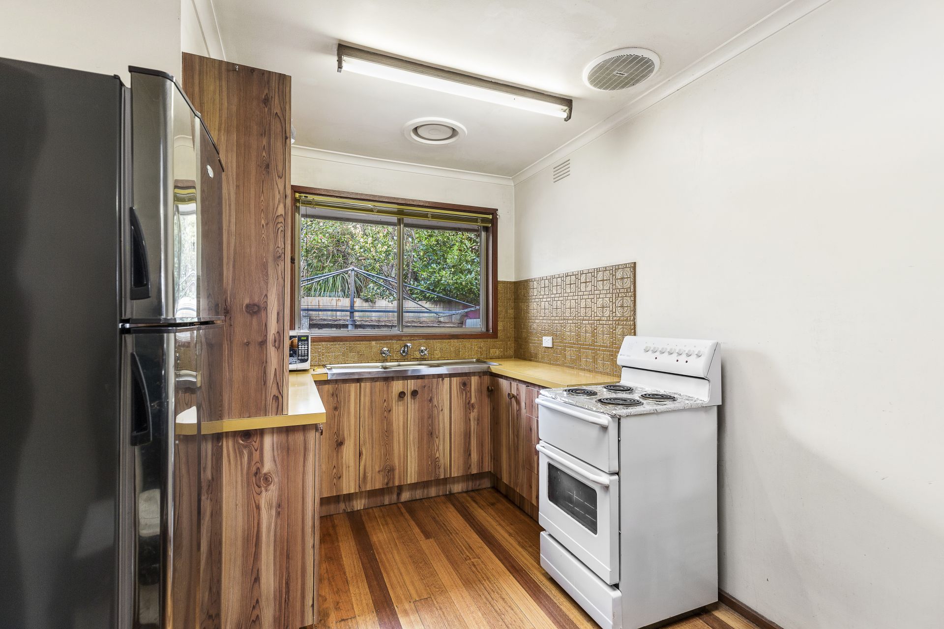 Secure Two-Bedroom Unit Near Edwardes Lake Park