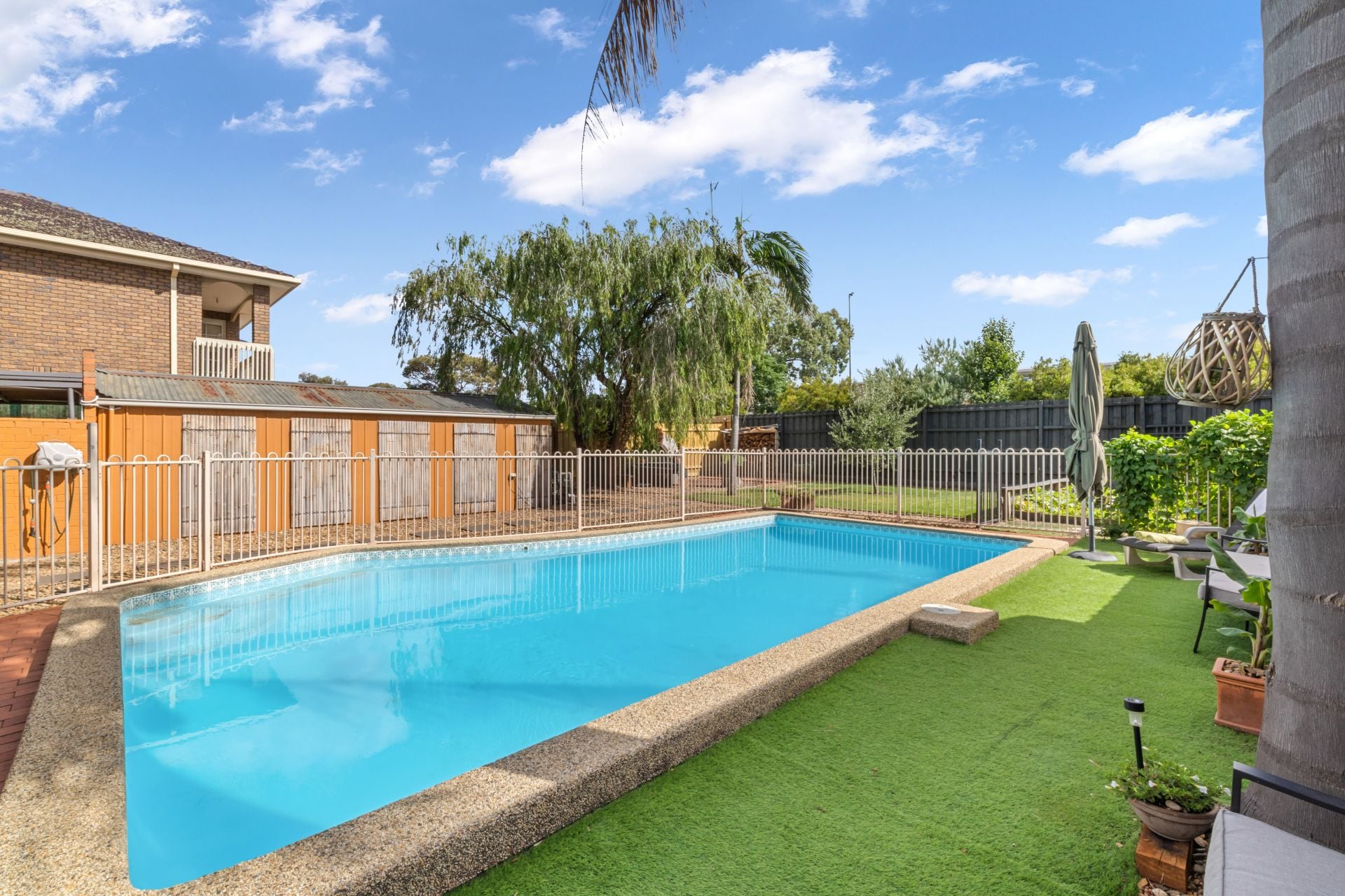 Resort Oasis Living Just Five Minutes Walk To Lalor Shops