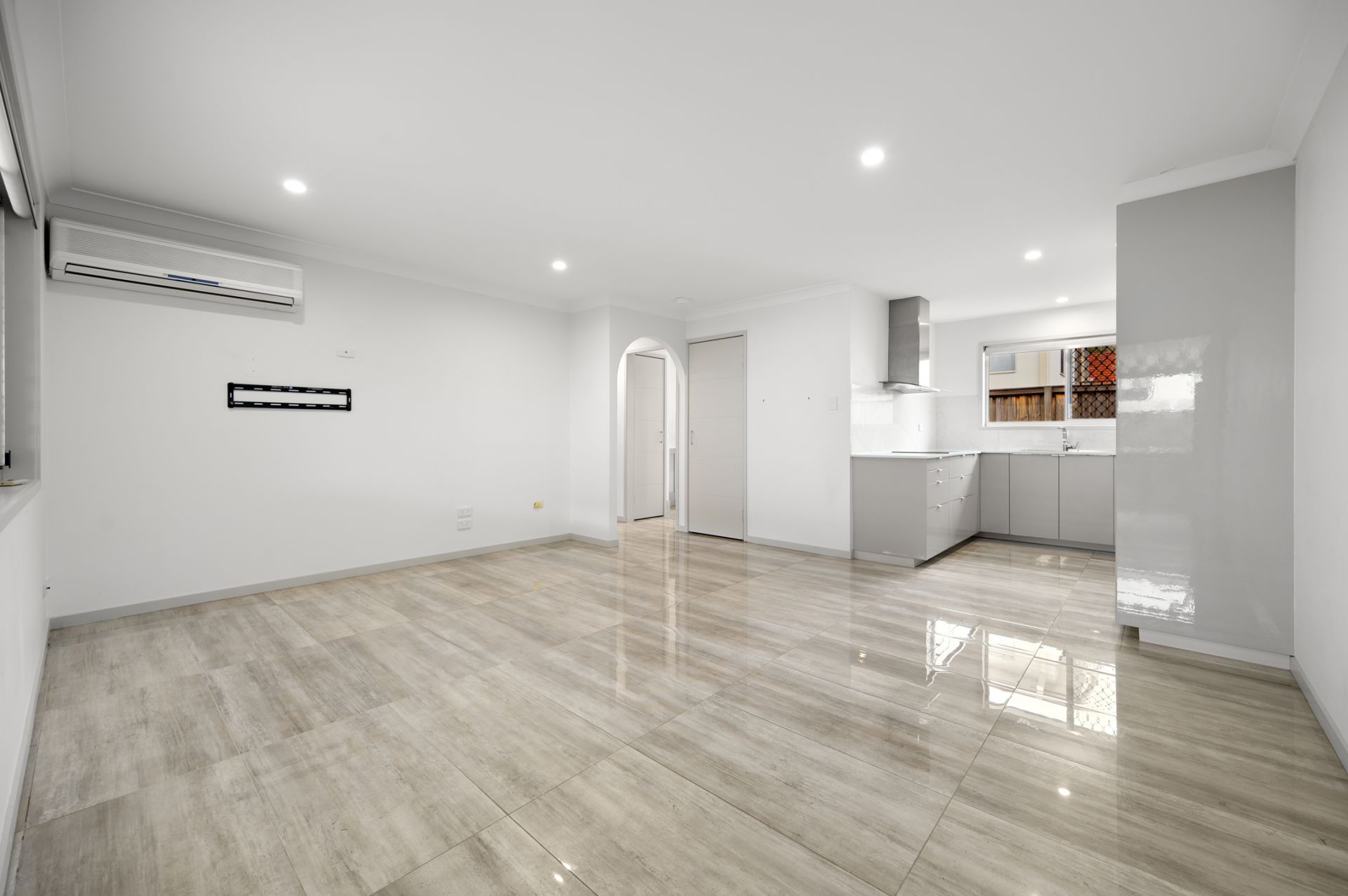 1-2/25 Bruce Avenue, Paradise Point - Thumbnail 3
