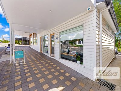 HIGHLY EXPOSED RETAIL/OFFICE IN SHARP SUBURBAN COMPLEX!