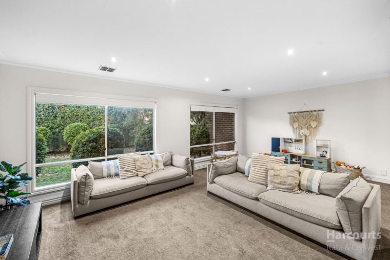 37 St Georges Avenue, Caroline Springs