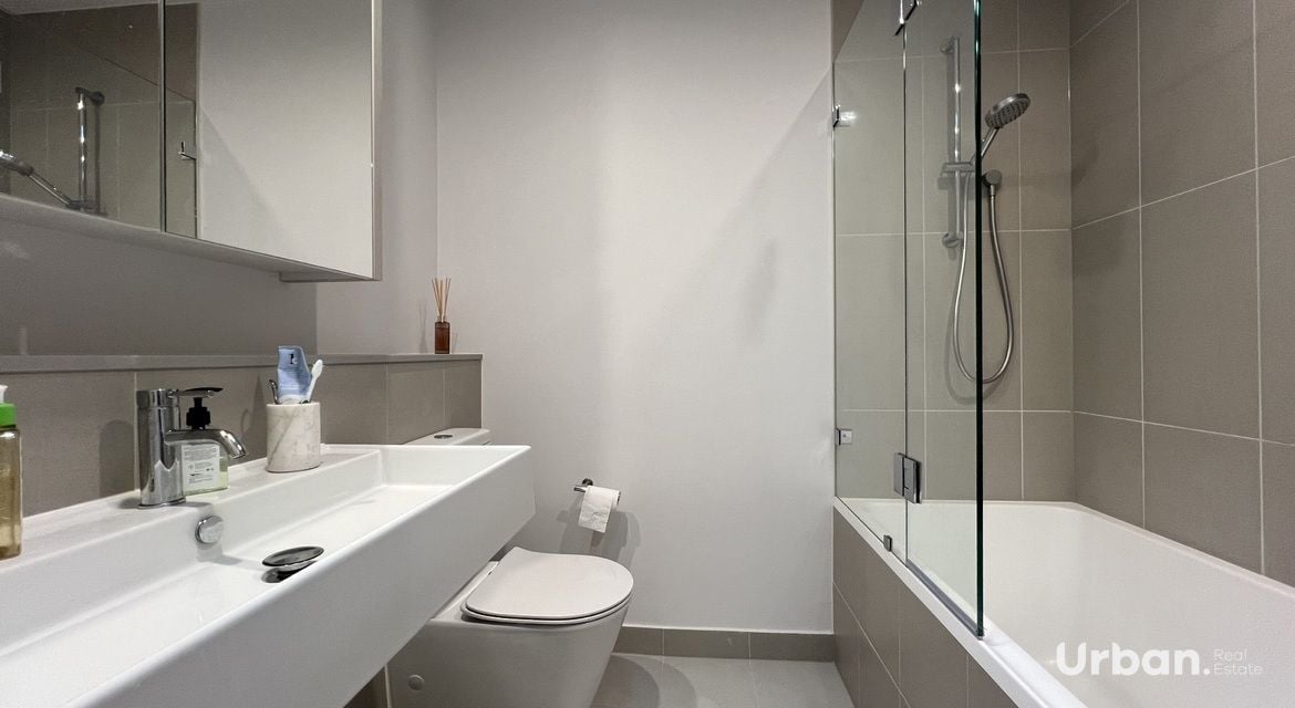 Denham Court 135 Passiflora Avenue