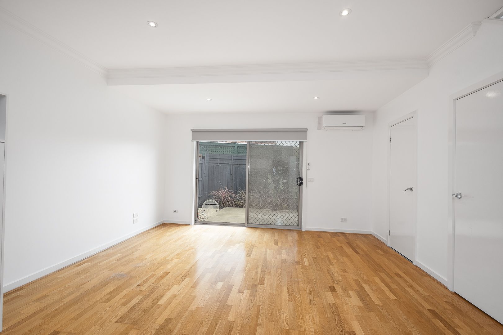 For Lease – Stylish 2-Bedroom Townhouse
