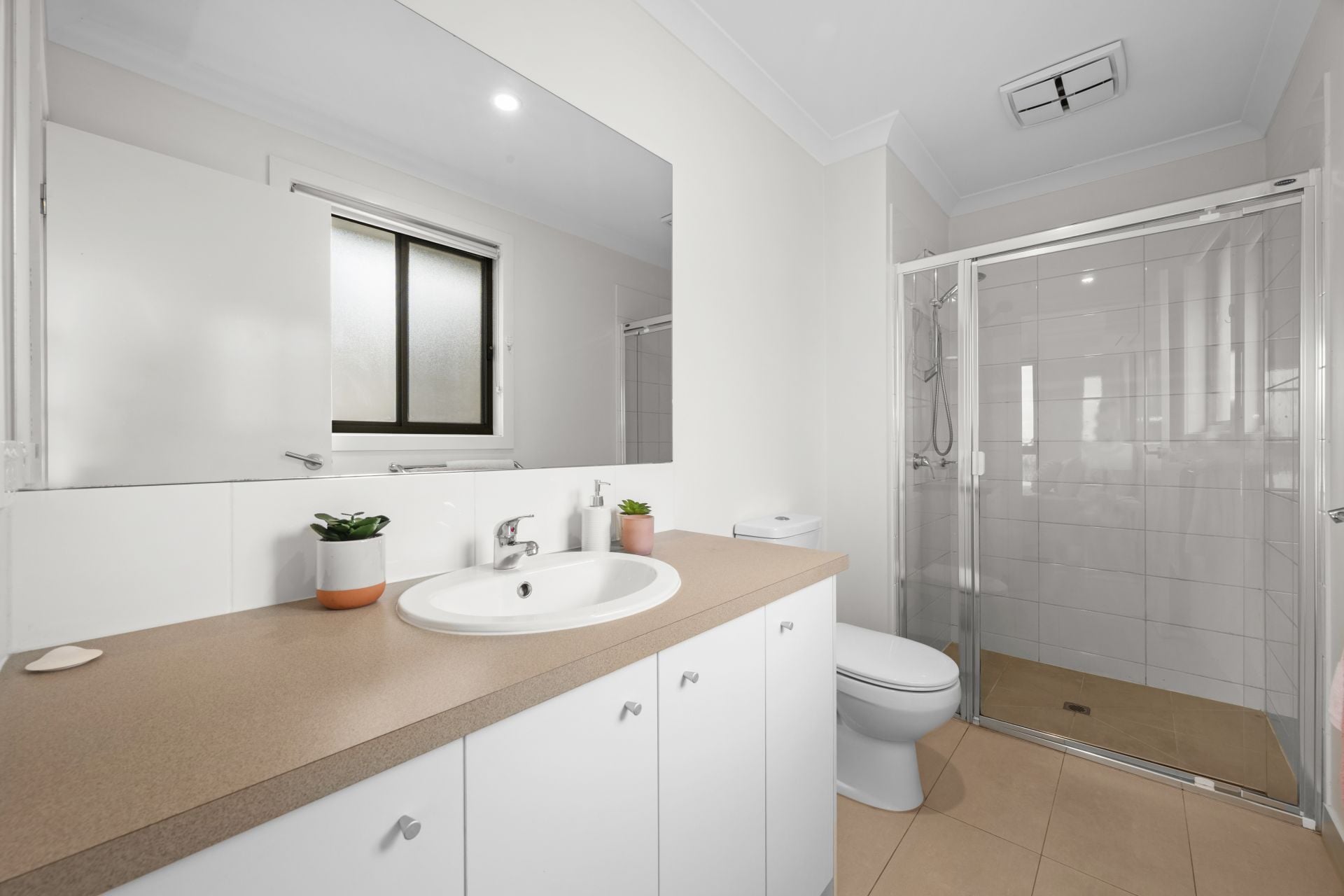 Five Star Family Living In Peaceful Epping
