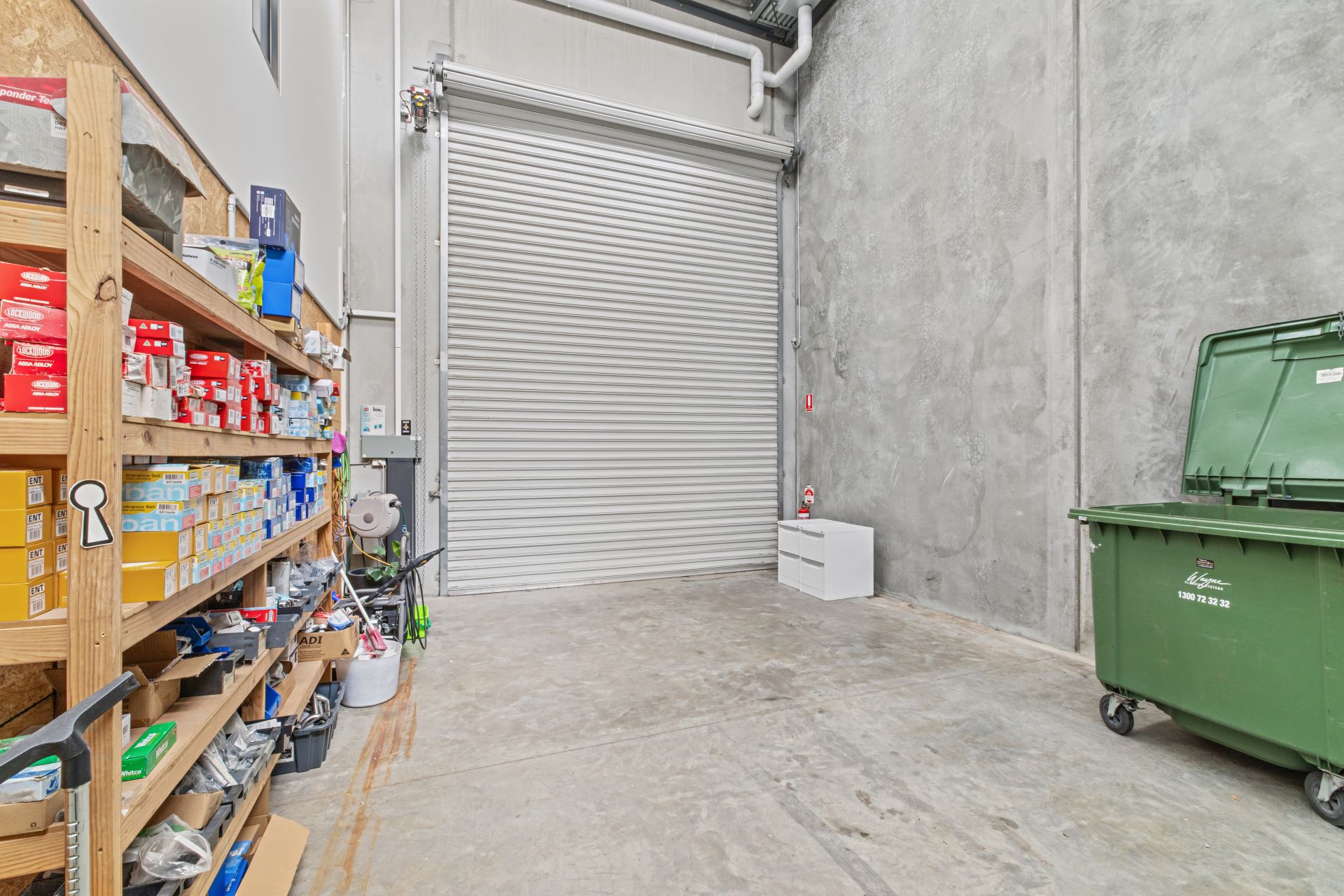 QUALITY WAREHOUSE 166m2 (approx.)