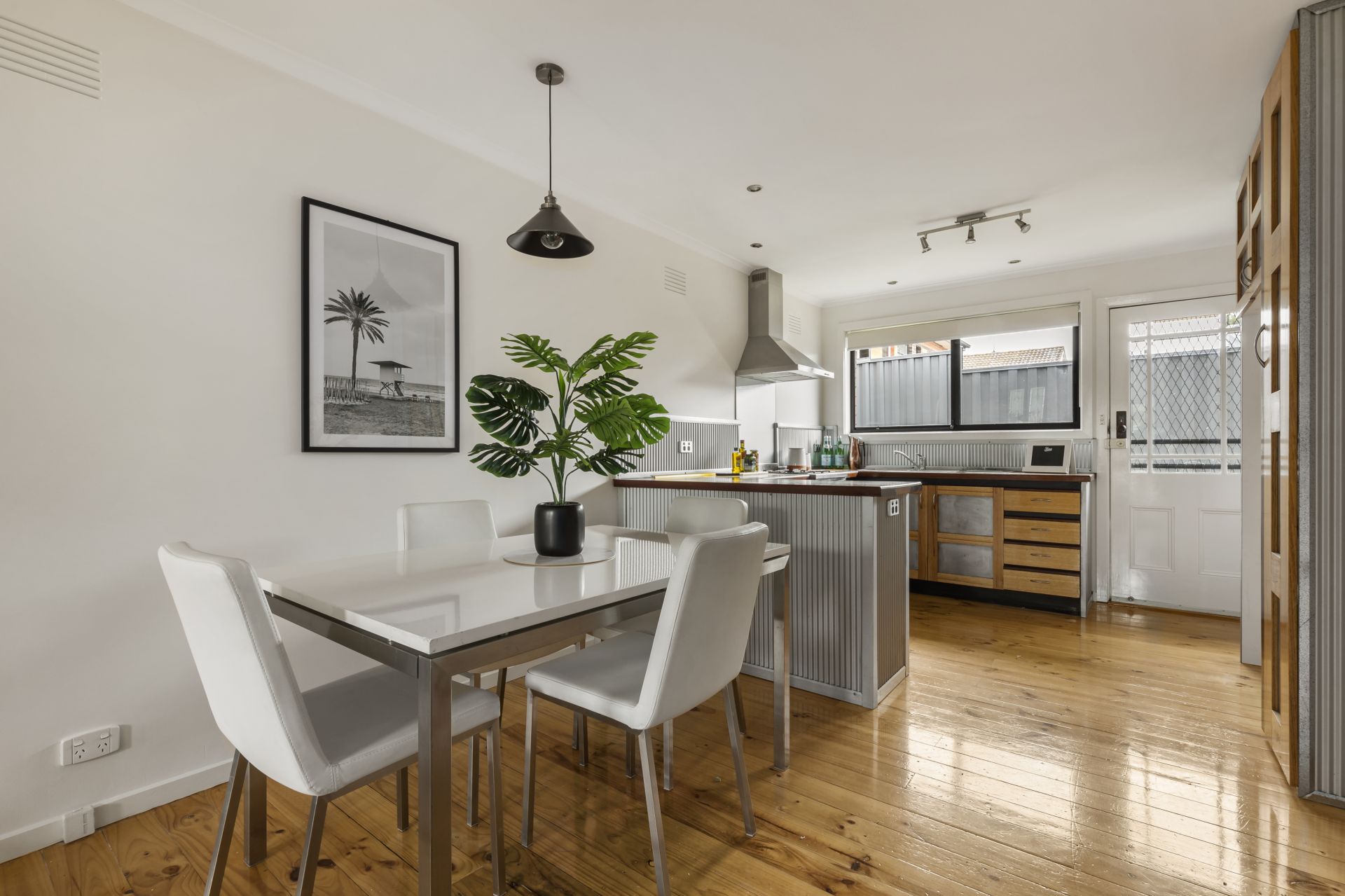 Stylish Living in Serene Location