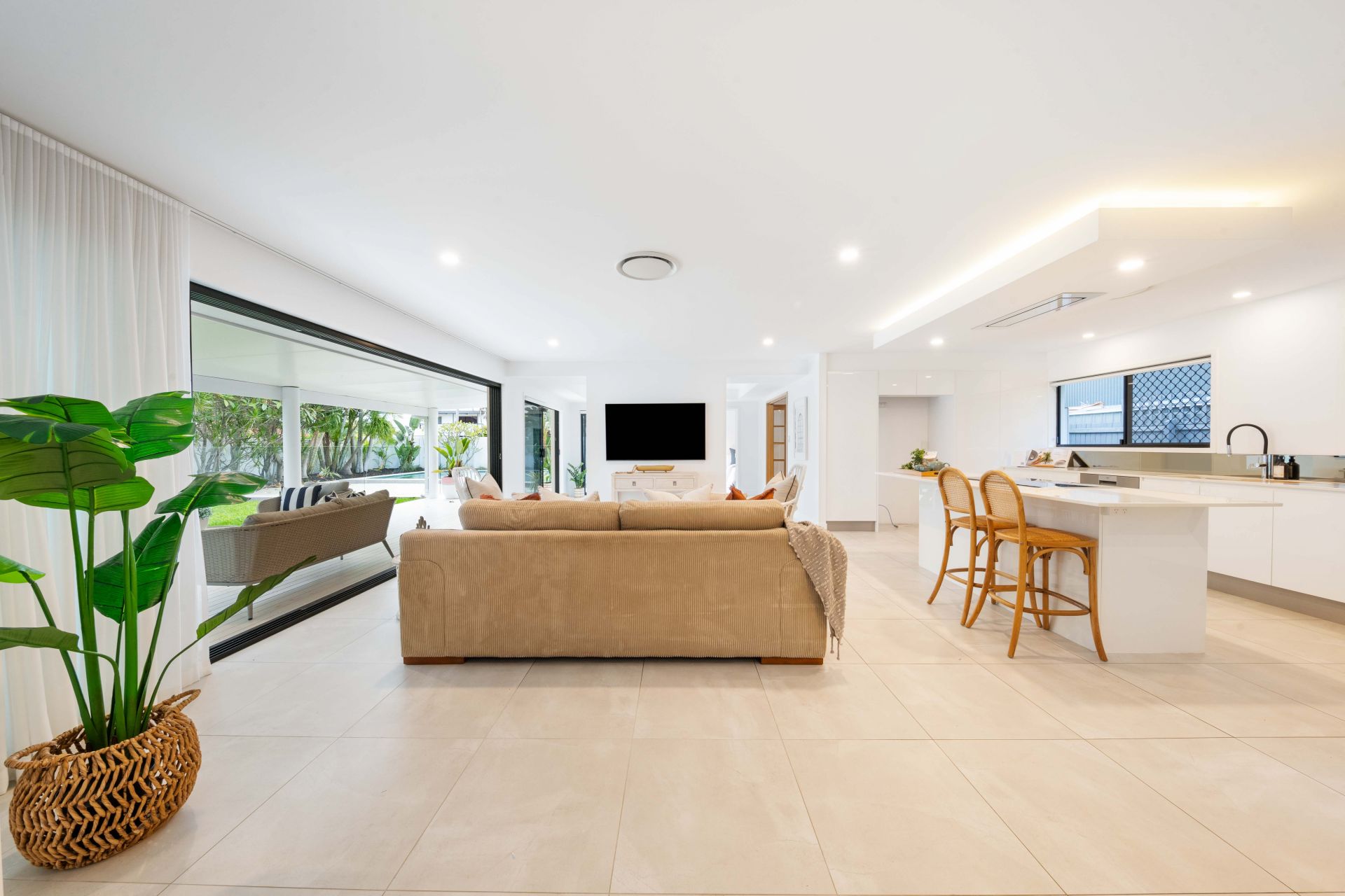 20 Sonder Street, Broadbeach Waters - Thumbnail 4