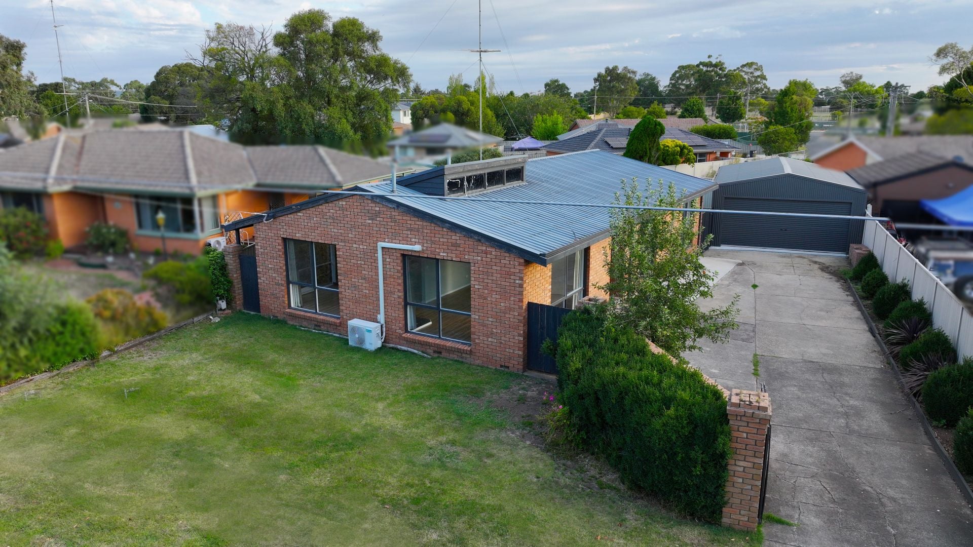 13 Whitelaw Avenue, Delacombe, Delacombe - Thumbnail 2