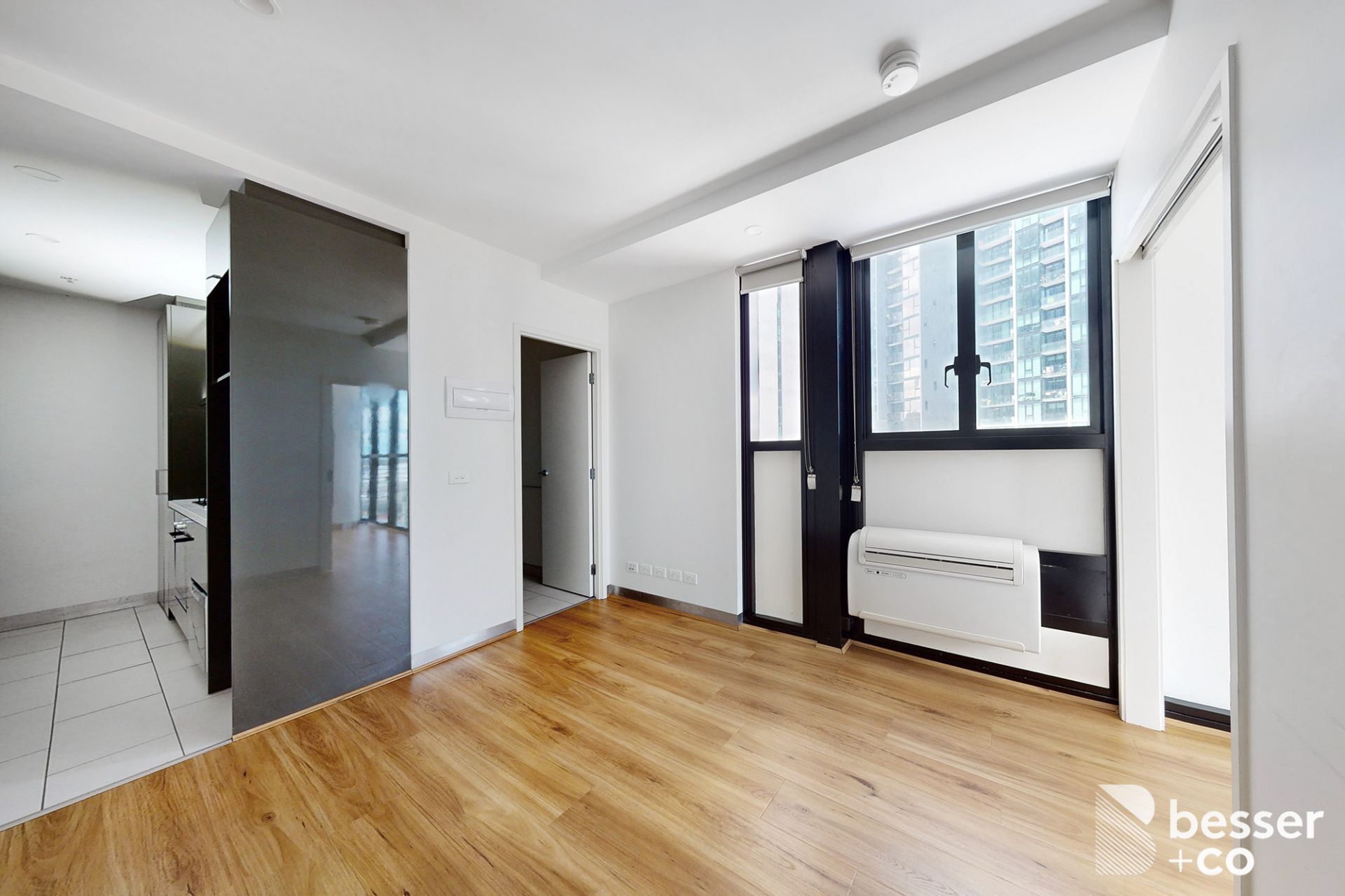1002/33 Clarke Street, Southbank - Thumbnail 2