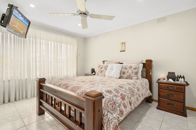 12 Heather Avenue, Thomastown