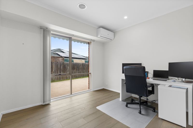 11 Woolnough Drive, Mill Park