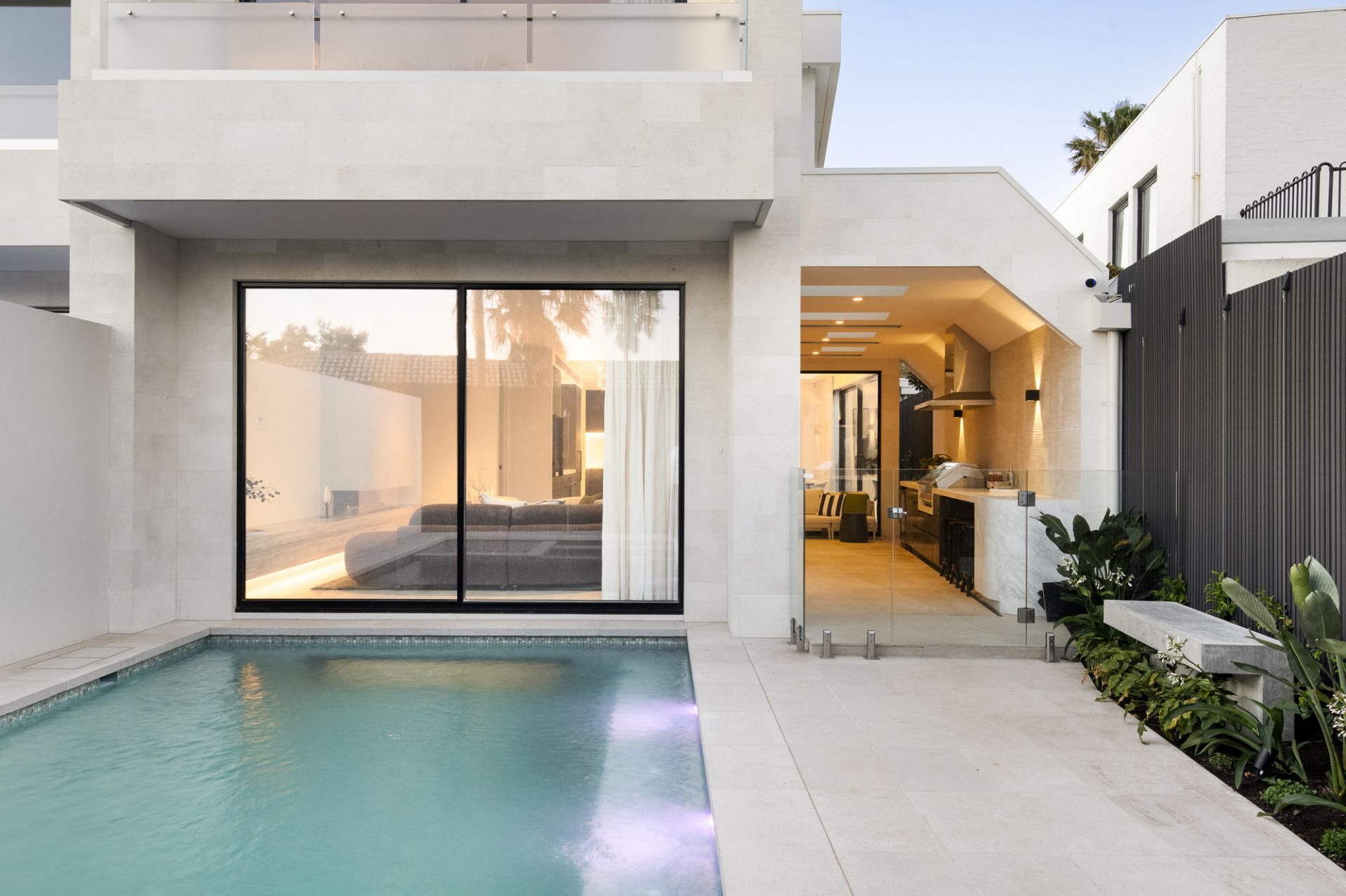 4b Gordon Crescent, Black Rock, Black Rock - Thumbnail 2