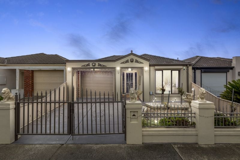 17 Shaftesbury Drive, Epping