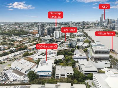 LIGHT FILLED OFFICE WITH 7 ONSITE CAR PARKS!