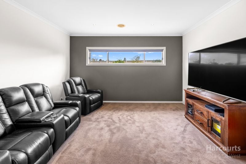 113 Oakview Parade, Caroline Springs