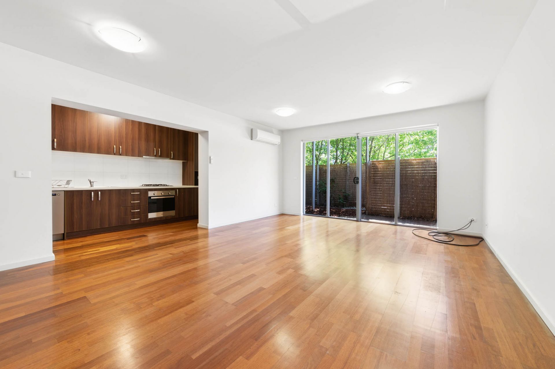 1/374 Dandenong Road, Caulfield North - Thumbnail 2