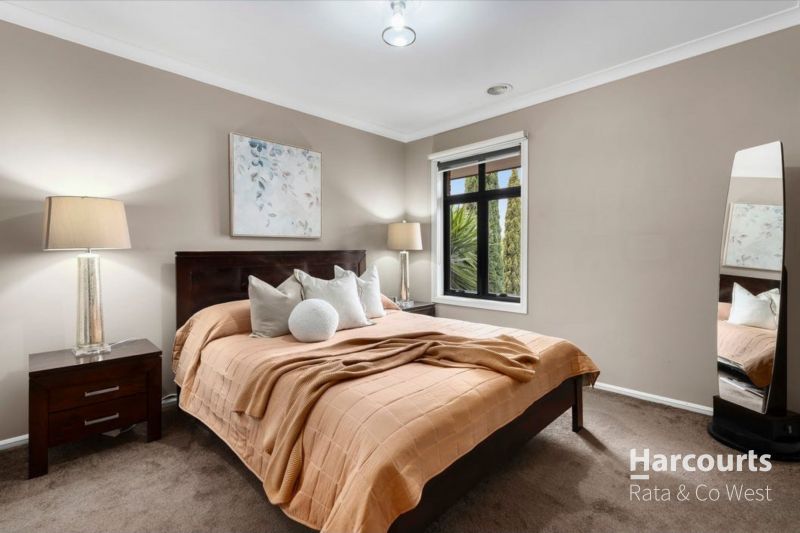 15 Clementson Drive, Caroline Springs