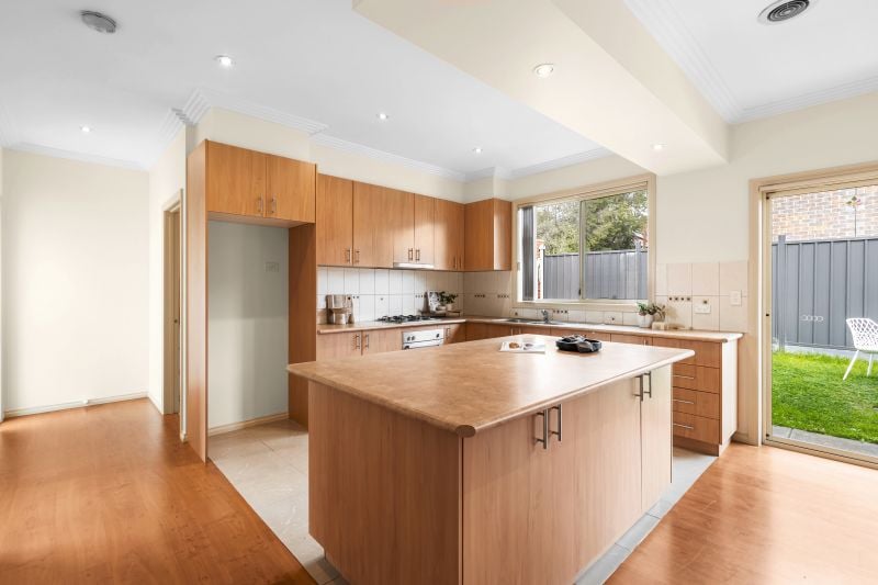 2/5 Delaware Street, Reservoir