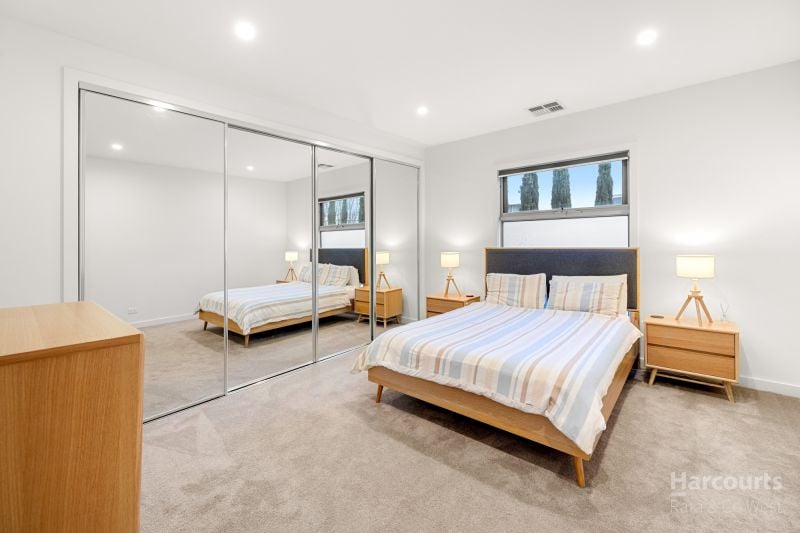 7 Waterview Walk, Caroline Springs