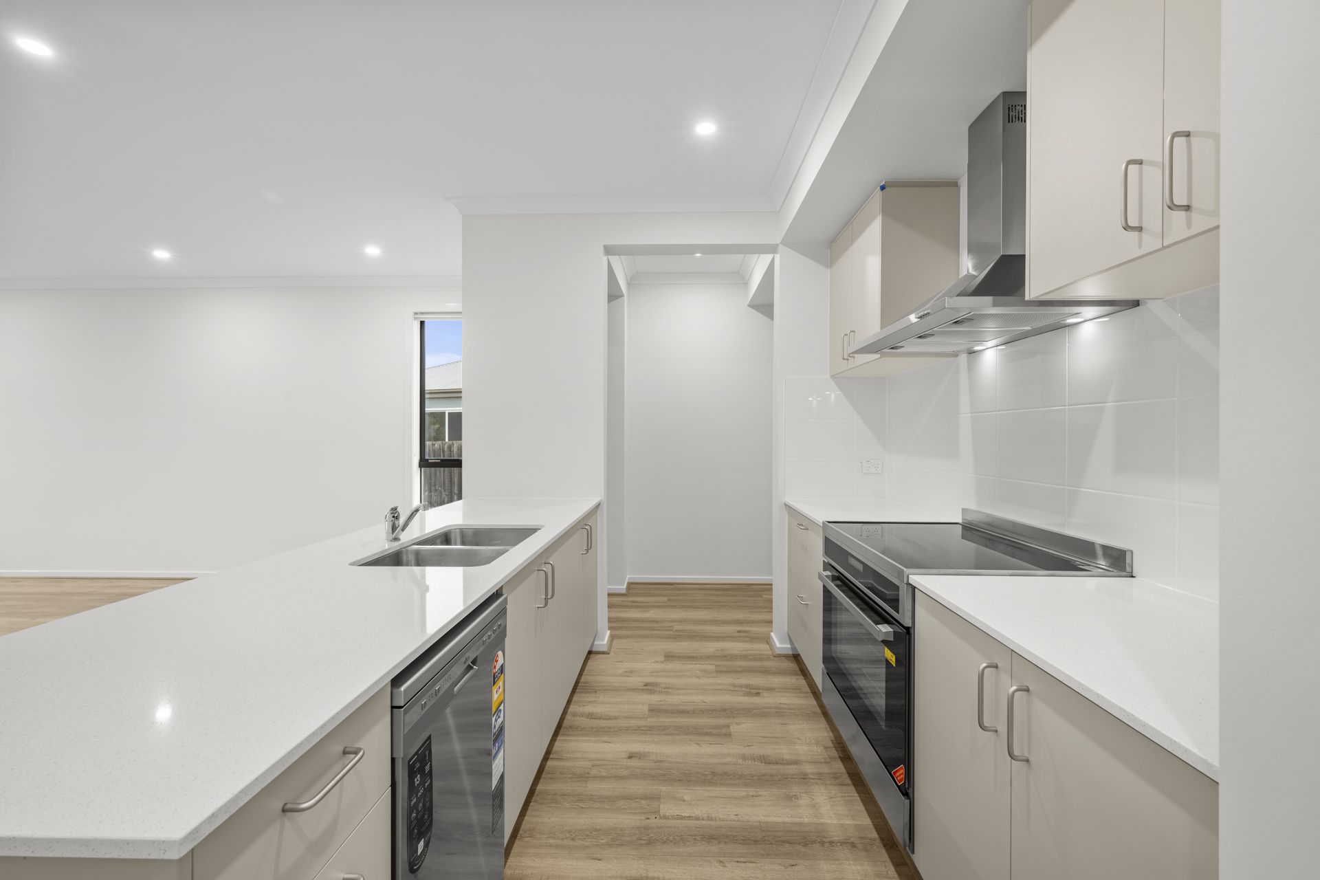 CONTEMPORARY COMFORT MEETS CONVENIENCE