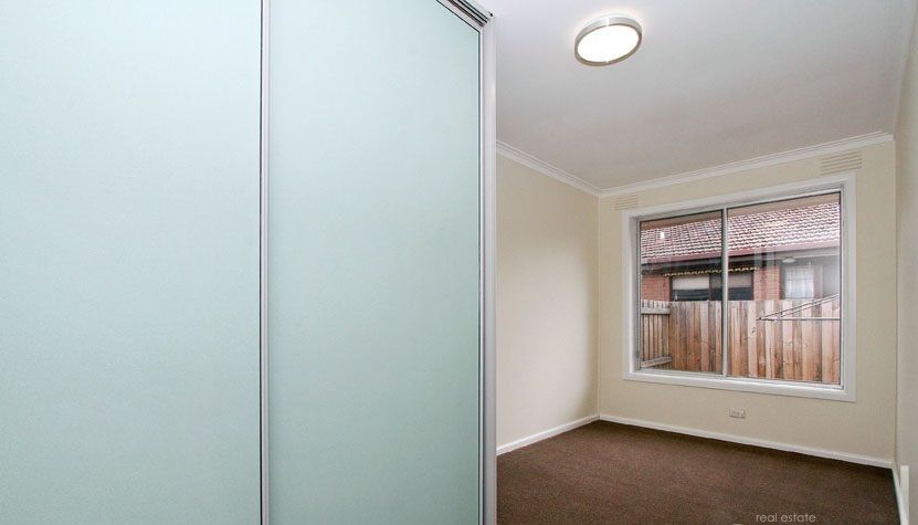 NEAT, TIDY & WELL LOCATED!