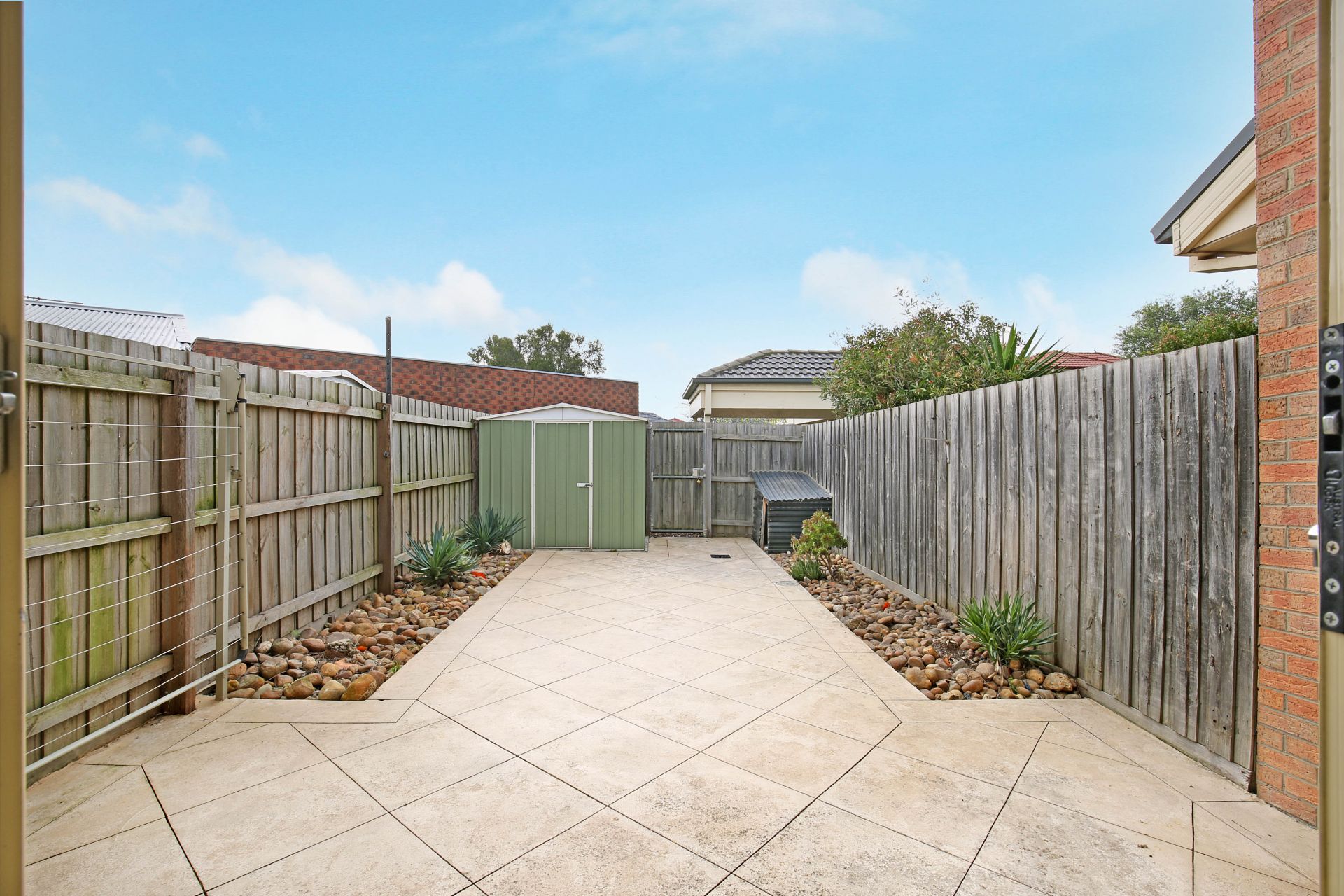 SET NEGOTIATION: Thursday 23rd April @ 12 Midday (Unless Sold Prior)