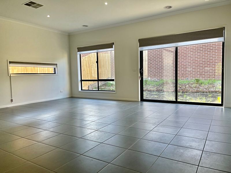 277 The Lakes Boulevard, South Morang