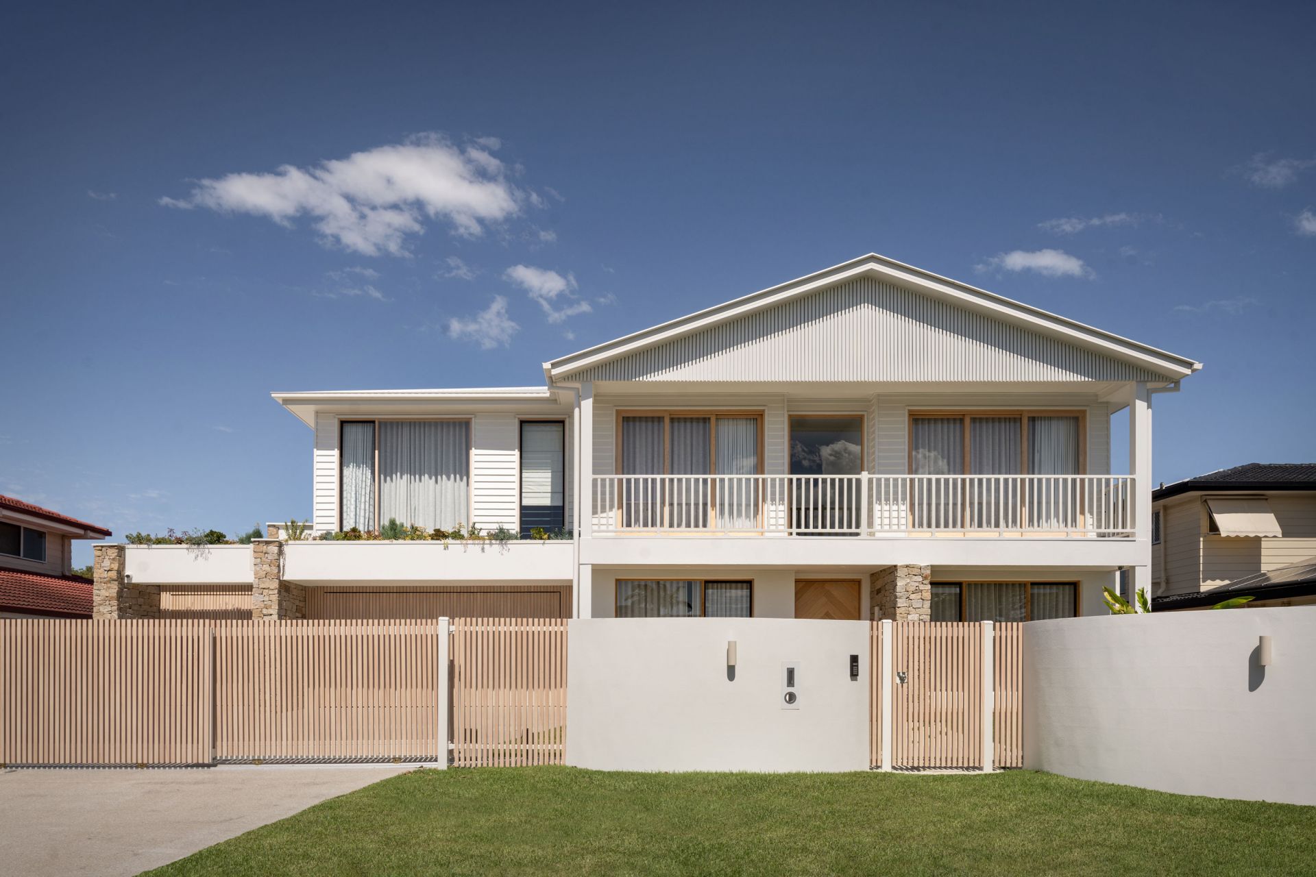 5 Paterson Place, Paradise Point - Thumbnail 2