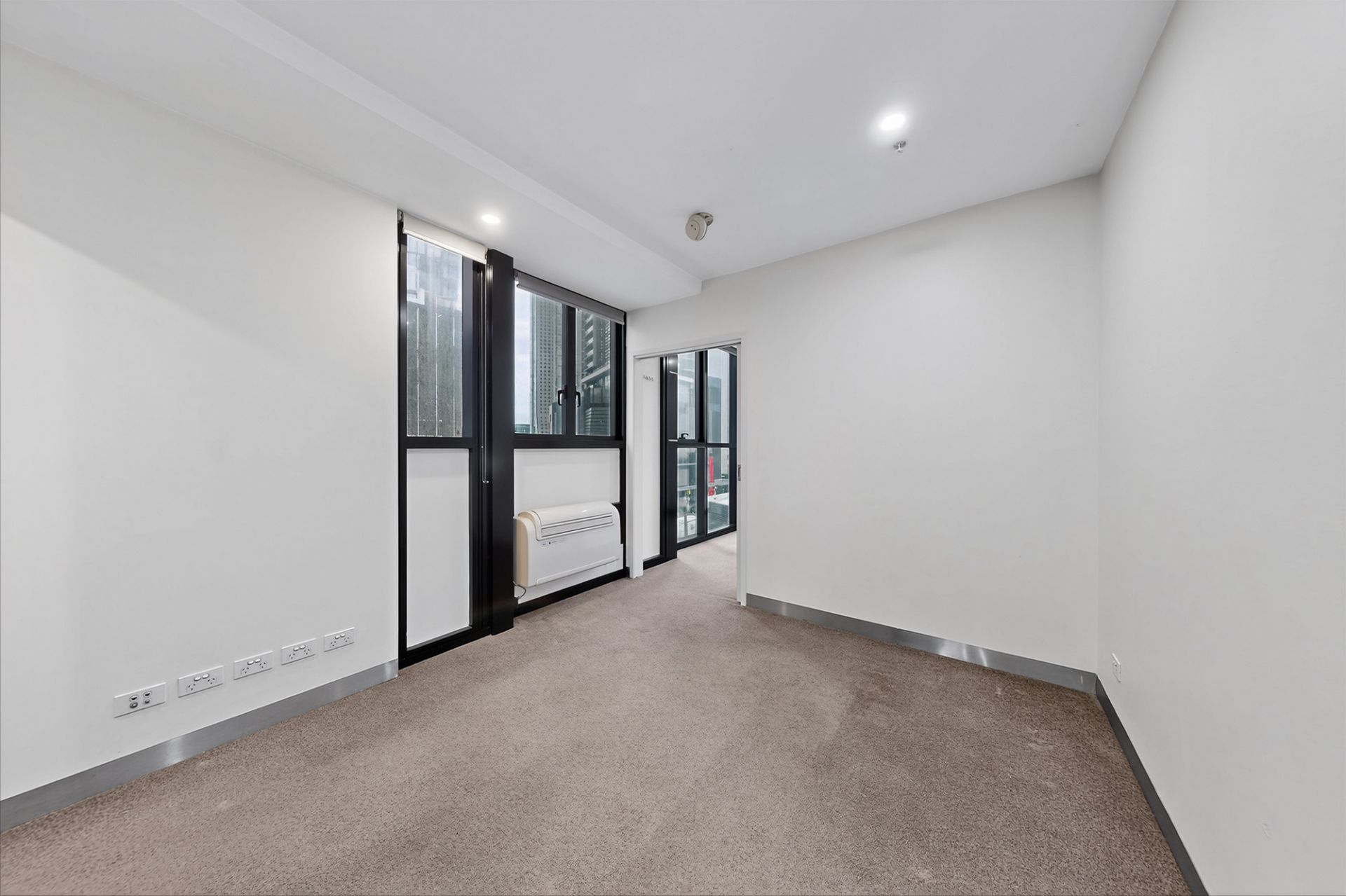 402/33 Clarke Street, Southbank - Thumbnail 5