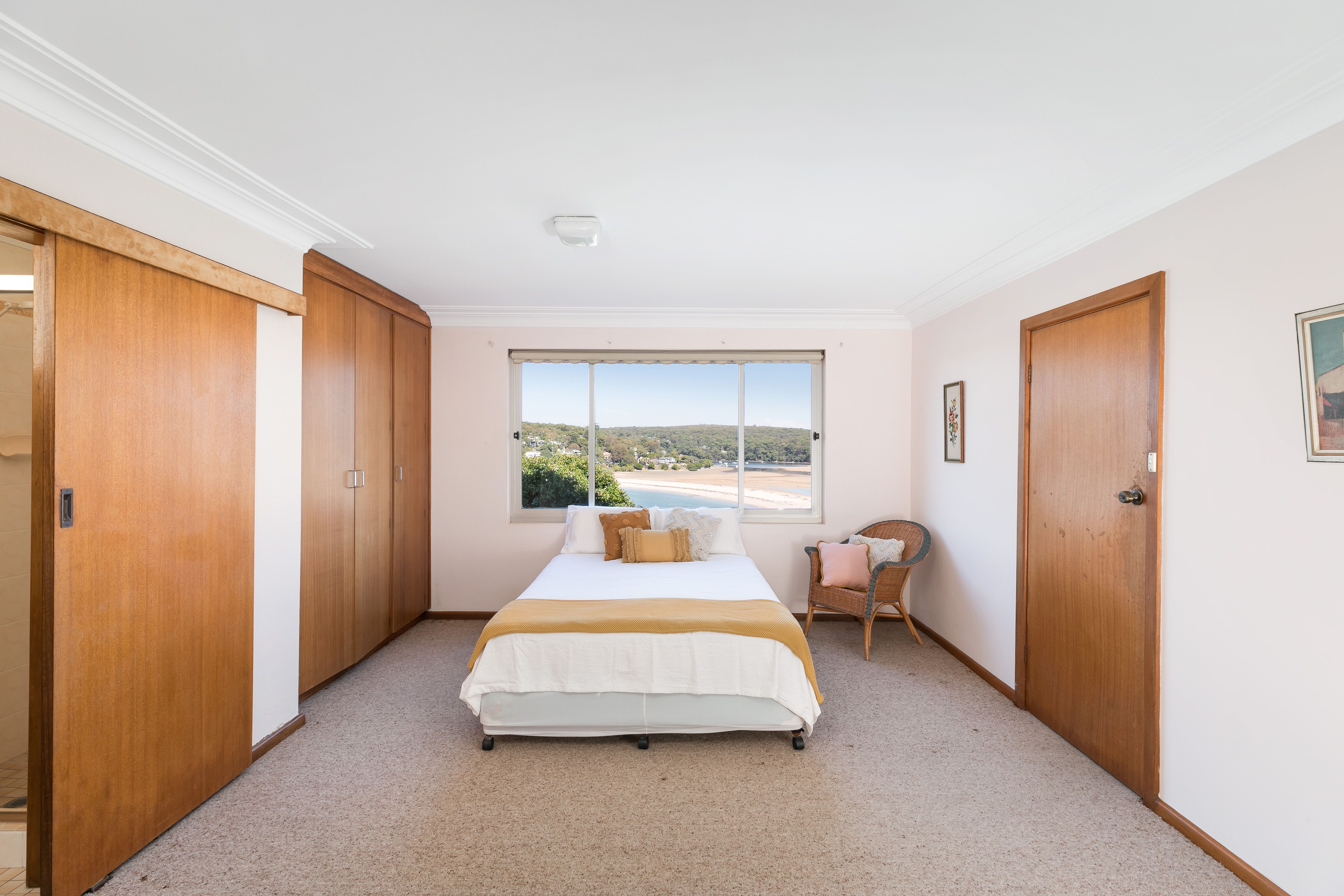 8 Loch Lomond Crescent BURRANEER 2230