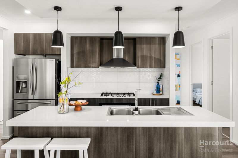 16 Dollarbird Drive, Deanside