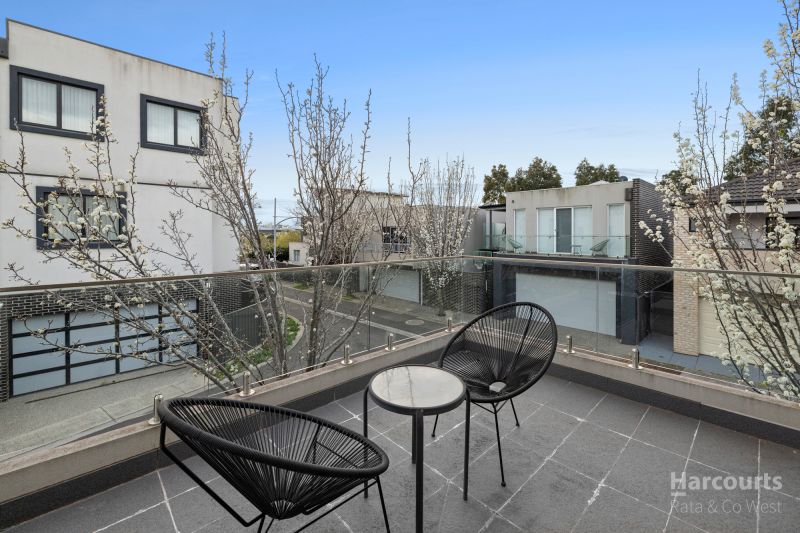 7 Waterview Walk, Caroline Springs