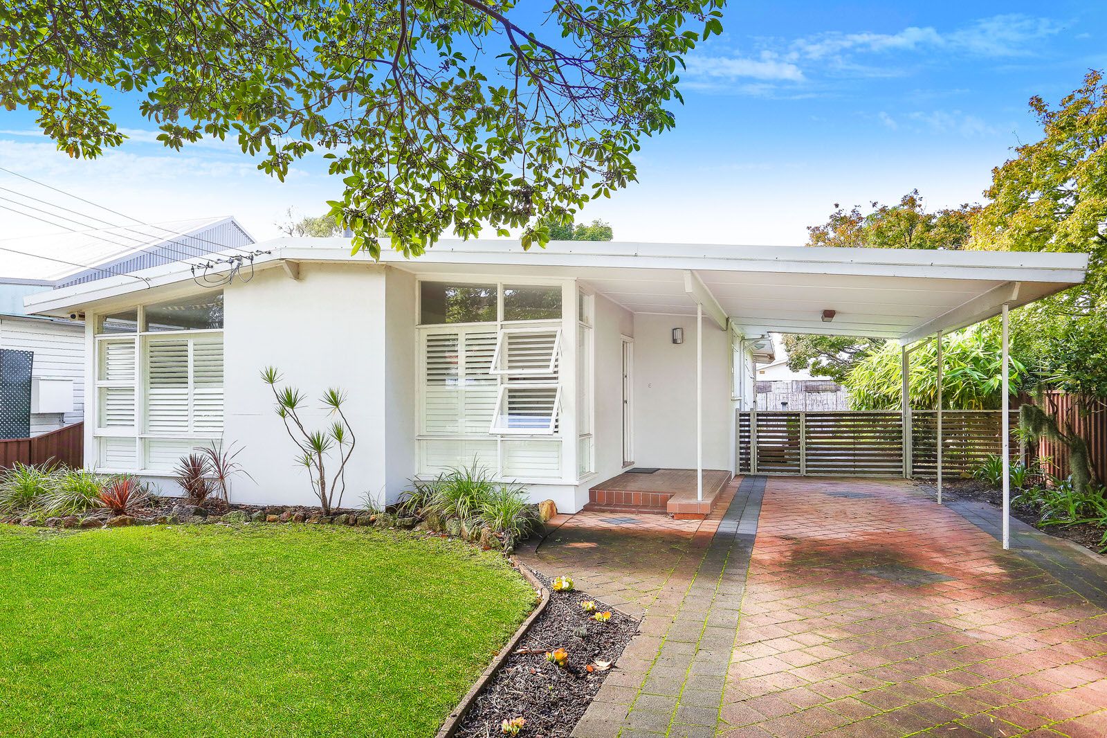 40 Cambrai Avenue ENGADINE 2233