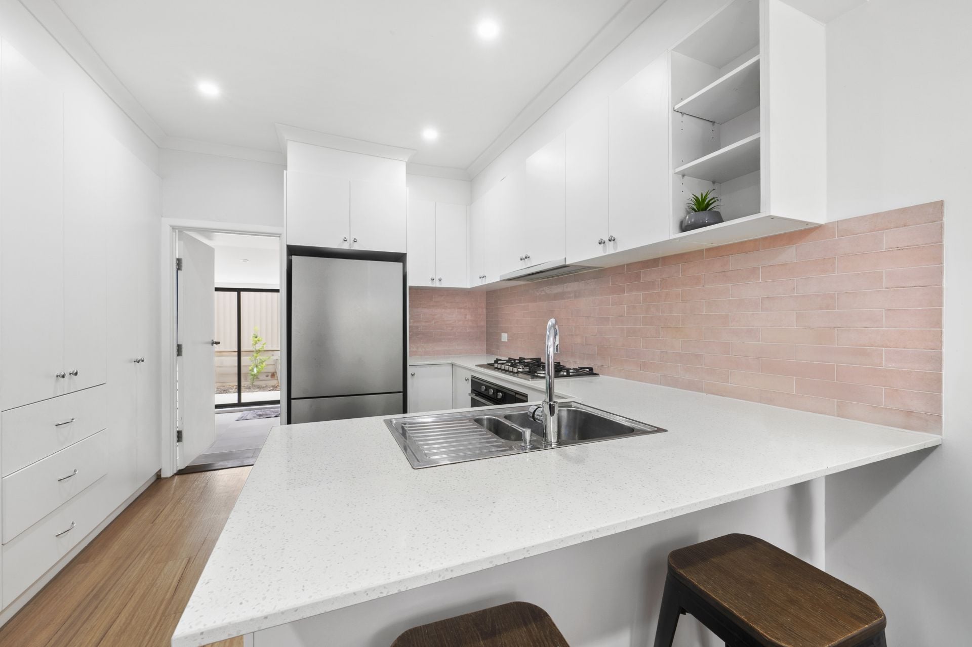 1128 Armstrong Street North, Under Offer, Under Offer - Thumbnail 5