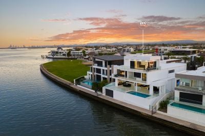 No-Expense-Spared, Extraordinary Broadwater Entertainer