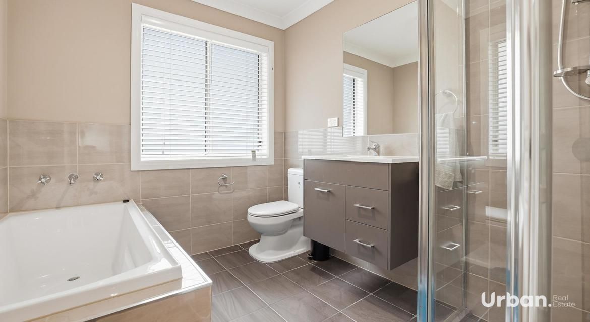 Middleton Grange 12 Flying Avenue